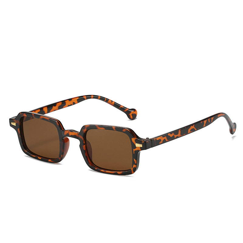 Dark Frame Sunglasses – Round Shape